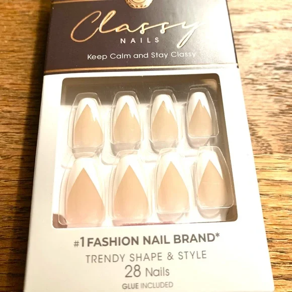 Kiss Classy Nude and Glitter Nails (Package of 4) - Picture 6 of 10